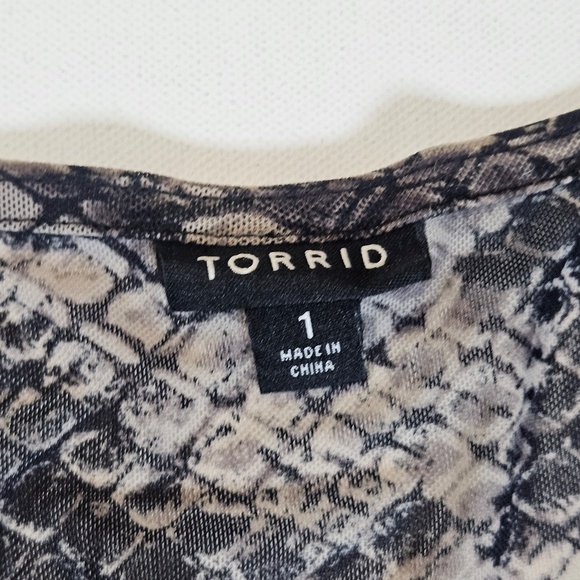 Torrid Tunic Top Womens 1 Black Gray Snakeskin Print Long Sleeve V Neck Surplice - Picture 6 of 8